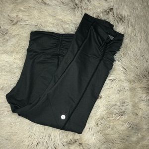 Lululemon size 8 cropped pants